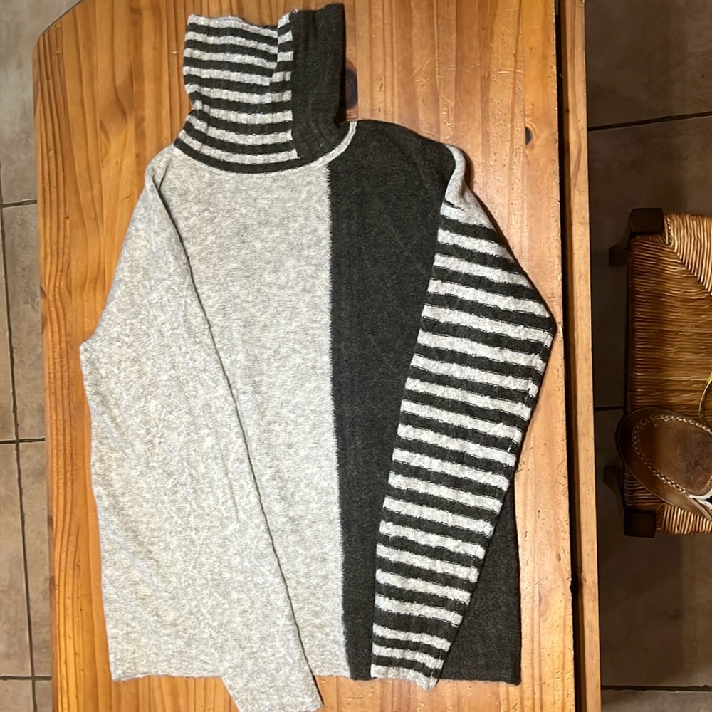 Mystree Turtle Neck Sweater - Size Small